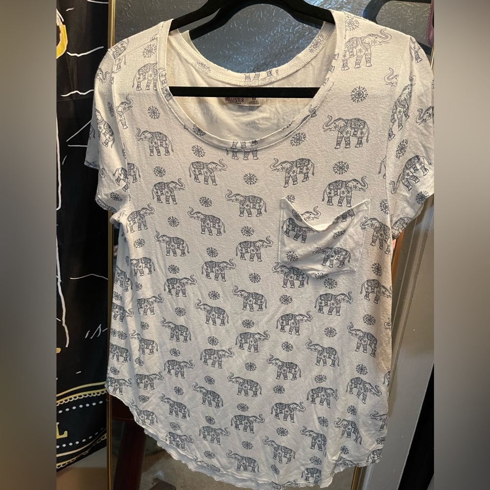 Hollister - M - Elephant Pocket Front Slouchy T-Shirt